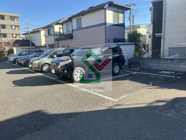 クリーンハイムの駐車場