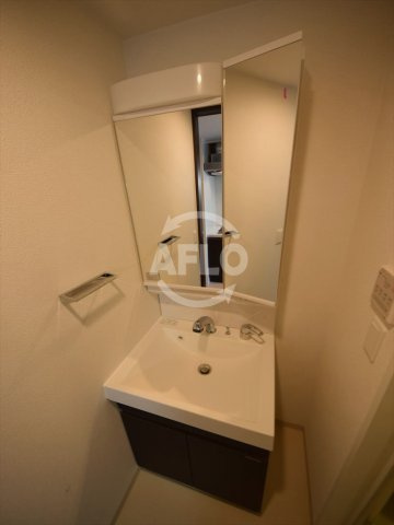 クリスタルグランツ難波WESTの独立洗面台|クリスタルグランツ難波WEST　洗面化粧台