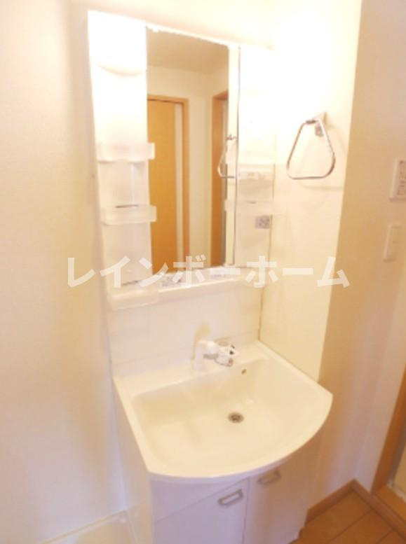 仲介手数料（賃料の1.10ヵ月）の50％OFF対象物件！の独立洗面台