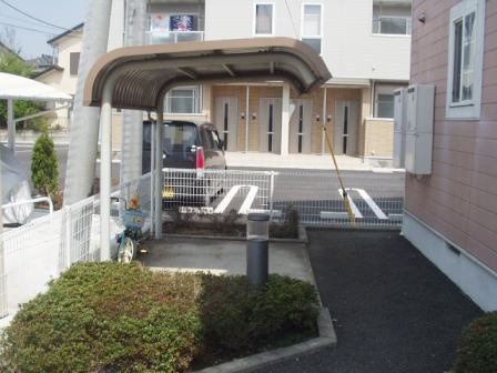 フラワＩＴＡのその他共用部分|屋根付きの駐輪場があります。