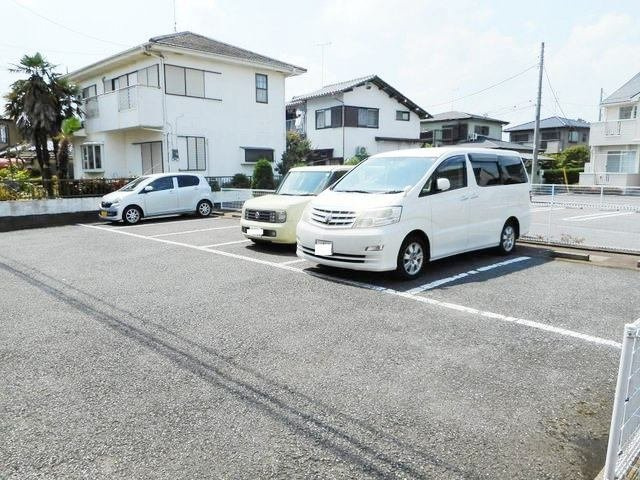 フラワＩＴＡの駐車場|車をお持ちの方に嬉しい駐車場付きの物件です