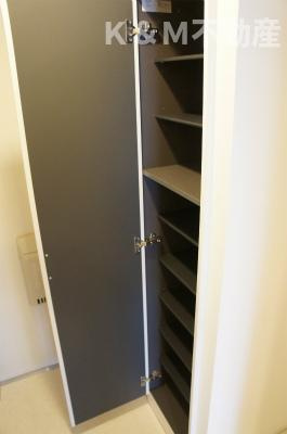 リブリ・ラルジュの玄関|シンプルで使いやすい玄関です