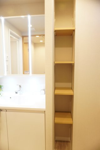 グーディッシュ谷塚の洗面所|収納棚