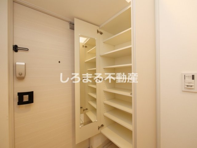 コンフォリア・リヴ北浜淡路町の収納