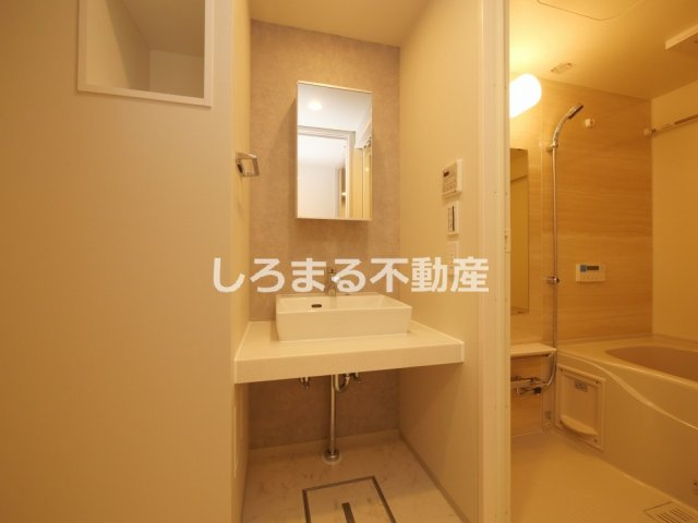 コンフォリア・リヴ北浜淡路町の洗面所