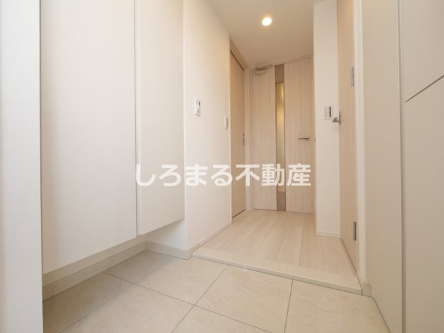 コンフォリア・リヴ北浜淡路町の玄関