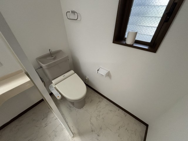 葛飾区堀切２丁目　中古戸建のトイレ