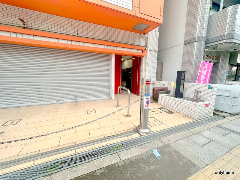 ZEUS難波CUBE　仲介手数料無料のエントランス