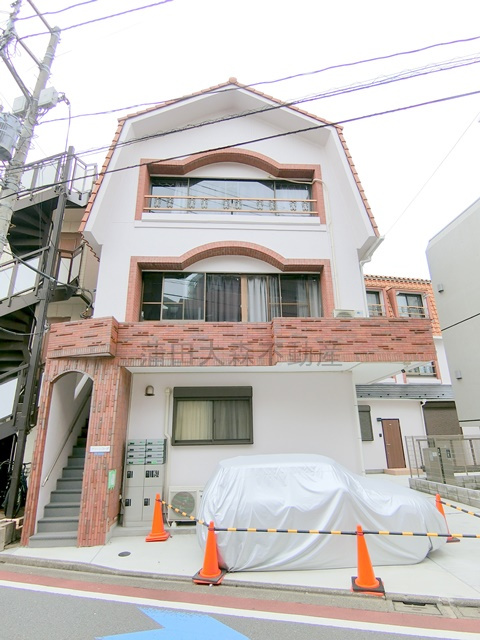 第一クリーンコーポの外観|1979年2月築 鉄骨造 3階建　南蒲田1丁目 
京急本線「京急蒲田」徒歩4分　京急空港線「糀谷」徒歩10分