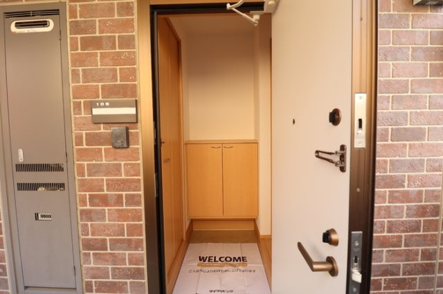 ヴェルドミールAの玄関