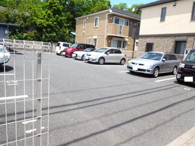 ヴェルドミールAの駐車場