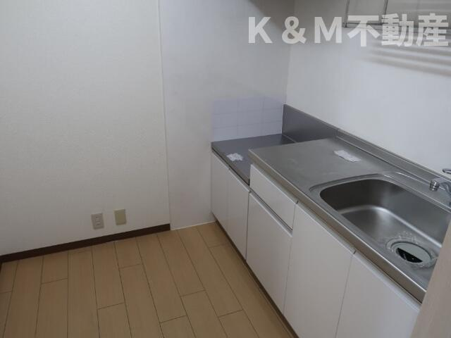 ストークマンションⅠのキッチン|コンパクトなキッチンで掃除もラクラク