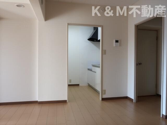 ストークマンションⅠの居間・リビング|こちらの居間で趣味の時間をお楽しみください