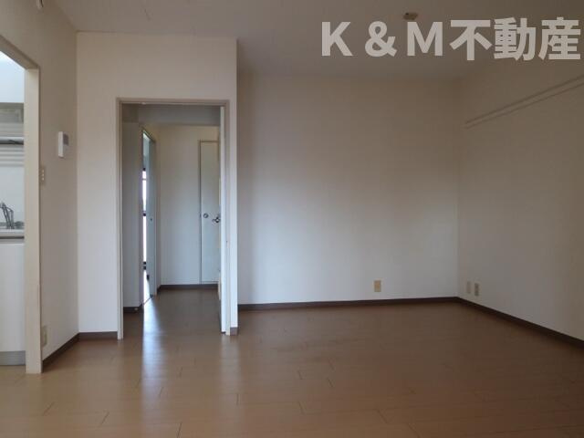 ストークマンションⅠの居間・リビング|ゆったり過ごせる居間です