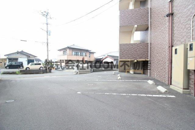 カーサ・ポルテの駐車場|駐車場に車を止められます