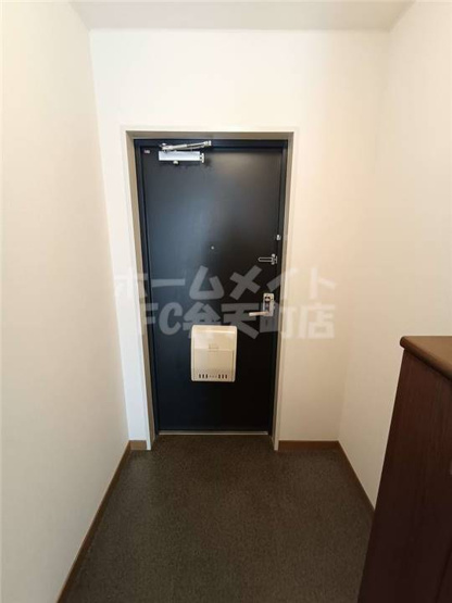 【玄関】 | 収納もある玄関です