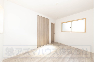 【洋室】 | ライフフィールド美原区北余部Ⅱ | 5.9帖の洋室！洋室のみの間取りで、こだわりの家具やインテリアもしっくり収まります。