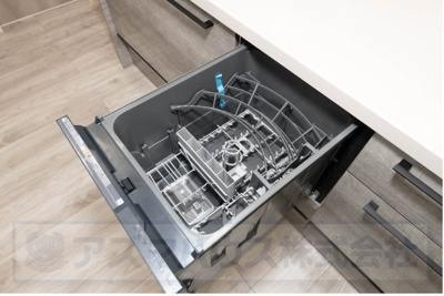 【設備】 | ライフフィールド美原区北余部Ⅱ | 手に優しく節水もできる食洗機を搭載！食器を一気に丸洗いでき、家事の時短にもつながります。