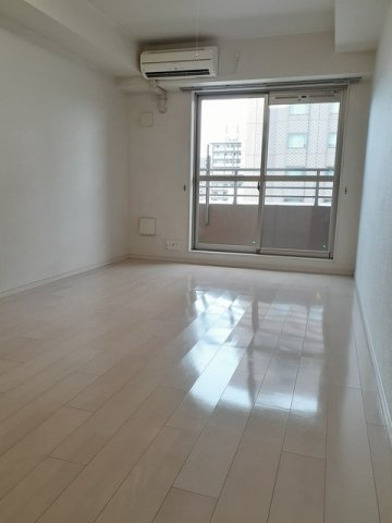 【居間・リビング】 | オータム　アベニュー | ゆったり過ごせる居間です