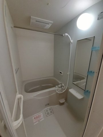 【浴室】 | オータム　アベニュー | 落ち着いた空間のお風呂です