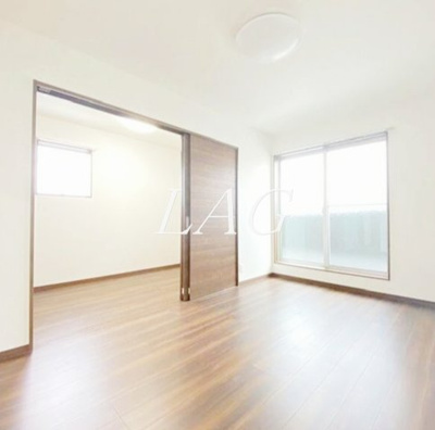 【居間・リビング】 | リコルテ橋本 | 洋室のお部屋です。