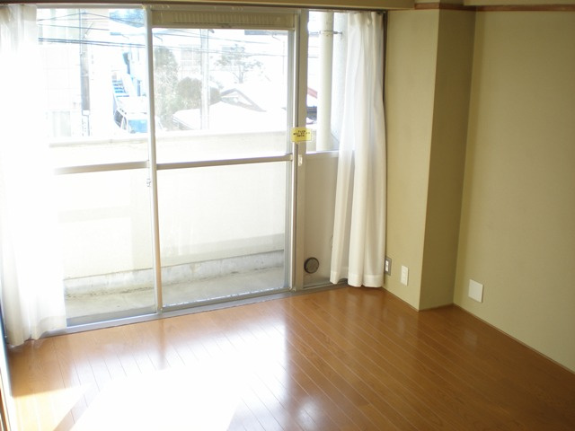 【寝室】 | ブエナ　ティエラ | ６帖洋室