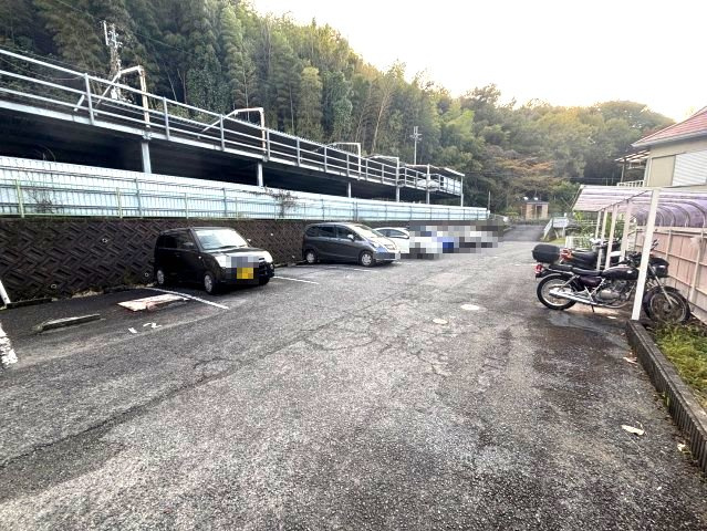 レインボーハイツ南の駐車場