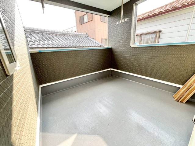 高松　新築分譲住宅　全２区画のバルコニー