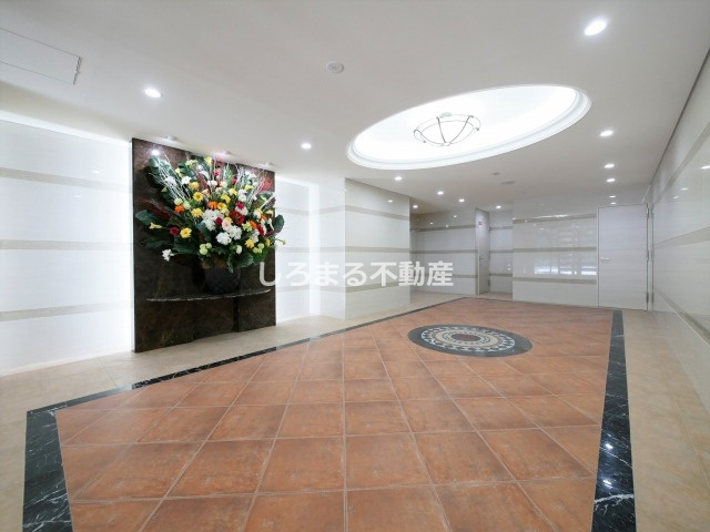 Luxe本町のロビー