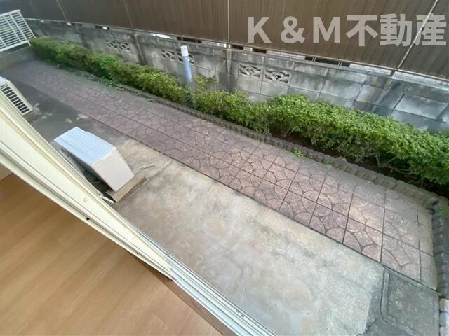 コーポラス久米のバルコニー|お洗濯にも便利なバルコニー付き