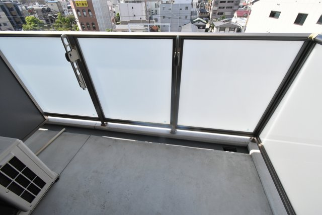 ネクサス西宮のバルコニー