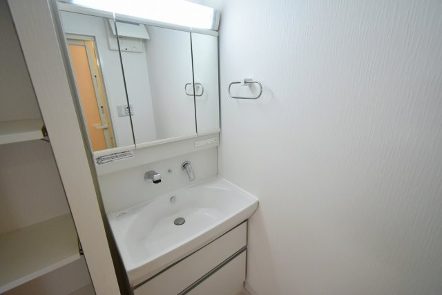 ネクサス西宮の独立洗面台