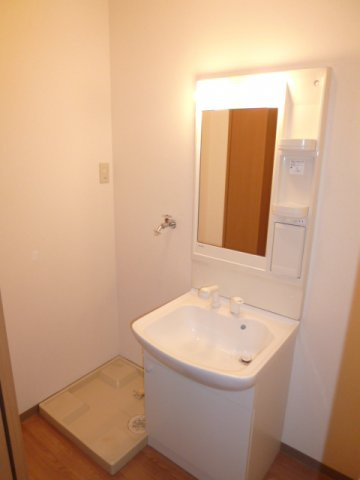 愛花夢【10,000円キャッシュバック対象物件】の洗面所|忙しい朝には欠かせない洗面所です