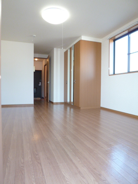  愛花夢【10,000円キャッシュバック対象物件】の寝室|開放的な寝室です