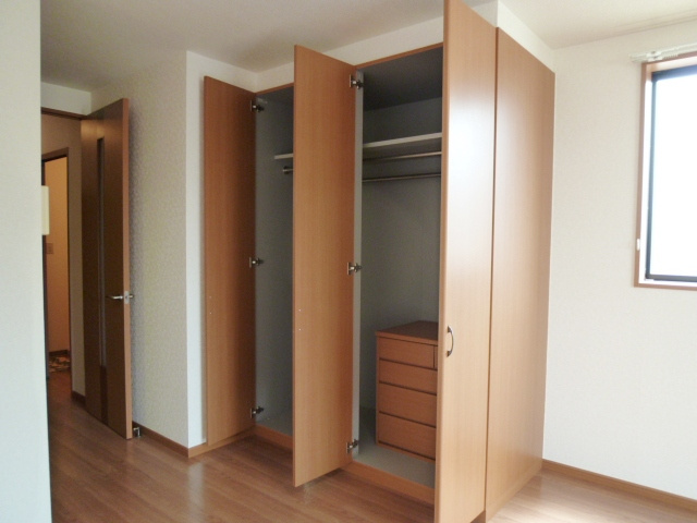  愛花夢【10,000円キャッシュバック対象物件】の洋室|広々とした洋室です