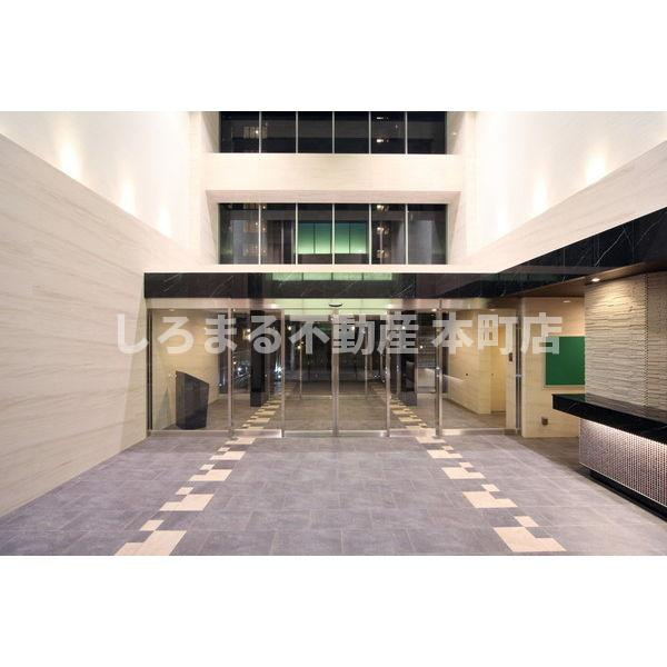 エステムプラザ大手前エヴァースのエントランス