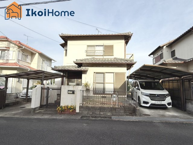 神戸市西区秋葉台3丁目　中古戸建の外観|全居室南向きで陽当たり良好！カーポート付きカースペース！小・中学校徒歩10分前後で子育て環境も良好◎