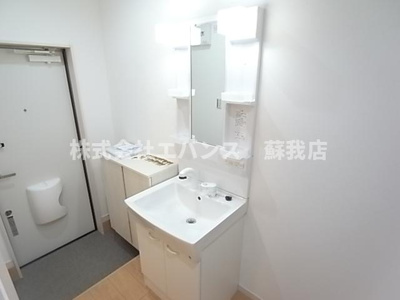 【独立洗面台】 | S Court | 独立洗面台、小物を置くことができて便利です