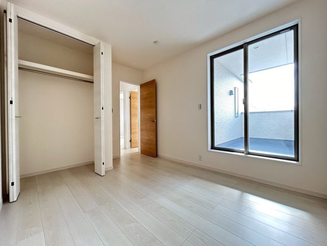 リーブルガーデン　一宮市時之島第7　全19区画分譲の寝室|すべての居室にはたっぷり収納できる大型のクローゼット、各室に２４時間換気システムを設置しています。
排気ファンから低風量で24時間強制排気し、家の中の空気をいつも新鮮に保ちます。
