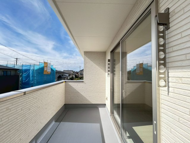 リーブルガーデン　一宮市時之島第7　全19区画分譲のバルコニー|バルコニーは南向きで洗濯物もよく乾きます！強度と表面積硬度を持つFPRで防水しています。
