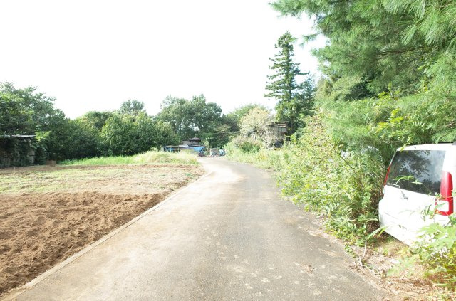 東松山市大字野田土地　136坪の前面道路含む現地写真|４ｍ私道に接道