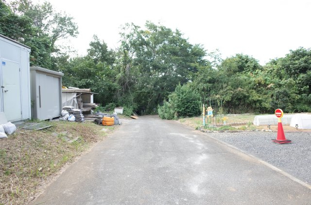 東松山市大字野田土地　136坪の前面道路含む現地写真|４ｍ私道に接道