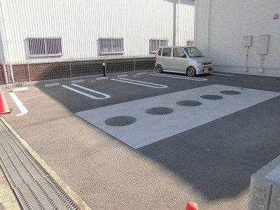 メープル　ヴィラの駐車場|駐車場完備です