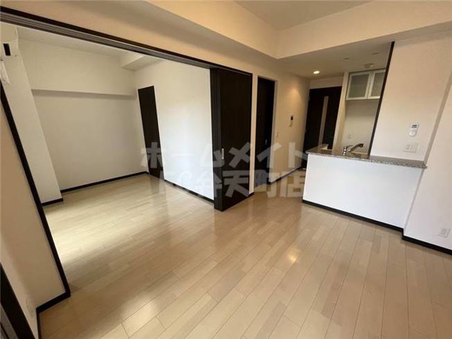 【居間・リビング】 | エステムコート難波WEST-SIDEⅡベイフレックス | おしゃれな居間です