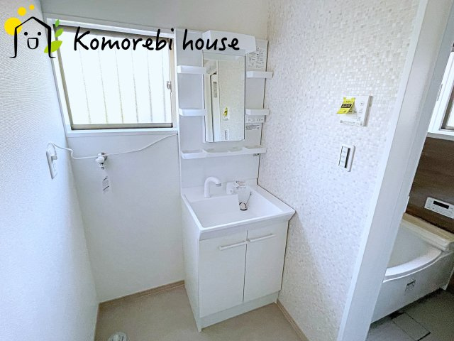 比企郡川島町　1期　中古一戸建ての独立洗面台|独立洗面台、小物を置くことができて便利です