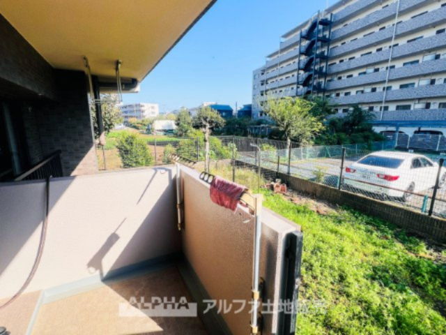 ドラゴンマンション立川壱番館のバルコニー|【Blue sky terrace】
◆青空テラス◆ベランダから望む紺碧の空からそよ風、そして目に映るのはグリーン広がる風光明媚な世界。それは清々しい自然の薫りを肌で感じる幸せな空間。