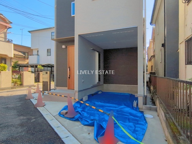 草加市谷塚上町 新築売戸建住宅の駐車場