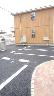 【駐車場】 | モダンプリート | 駐車場に車を止められます