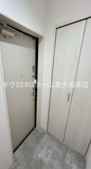 クレアール八戸ノ里の玄関