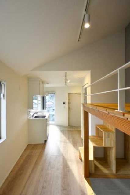 グランレジデンス駒沢大学S　礼金0　最上階角部屋　デザイナーズの居間・リビング